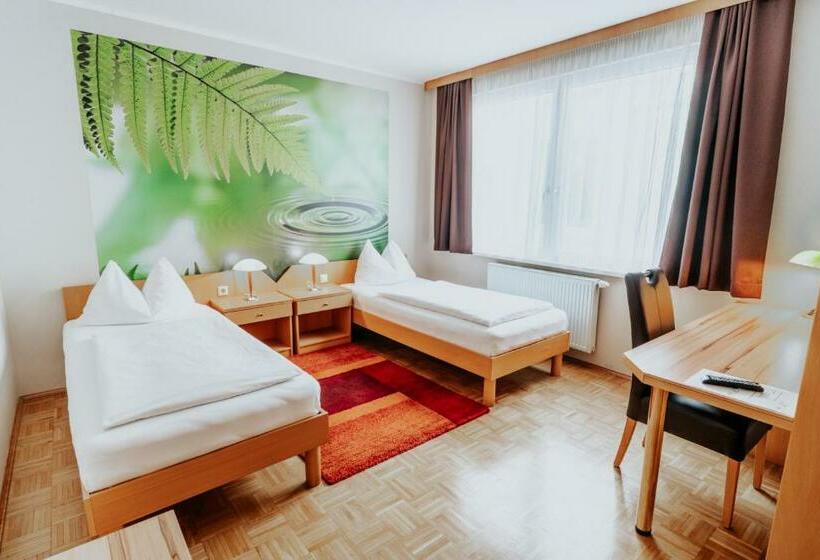 Номер Стандарт, Am Kapuzinerplatz