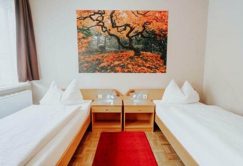 Номер Стандарт, Am Kapuzinerplatz