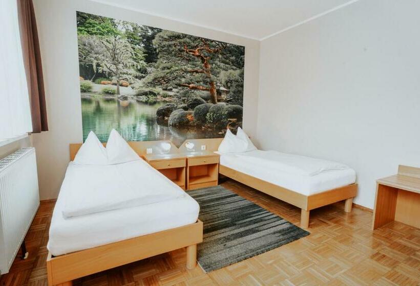 Номер Стандарт, Am Kapuzinerplatz