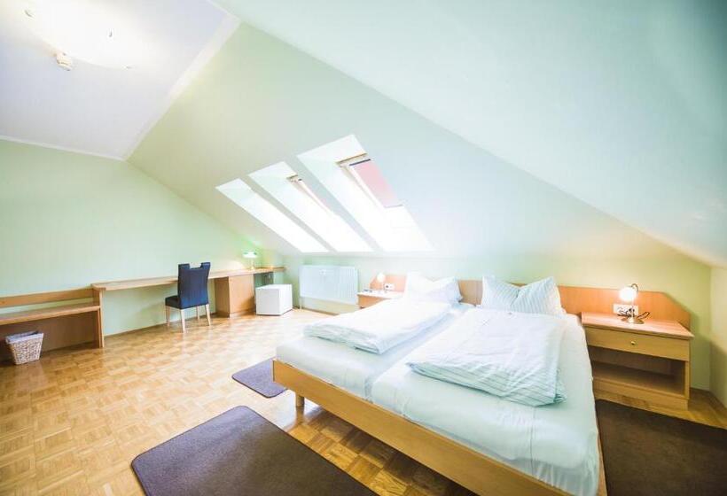 Полулюкс, Am Kapuzinerplatz