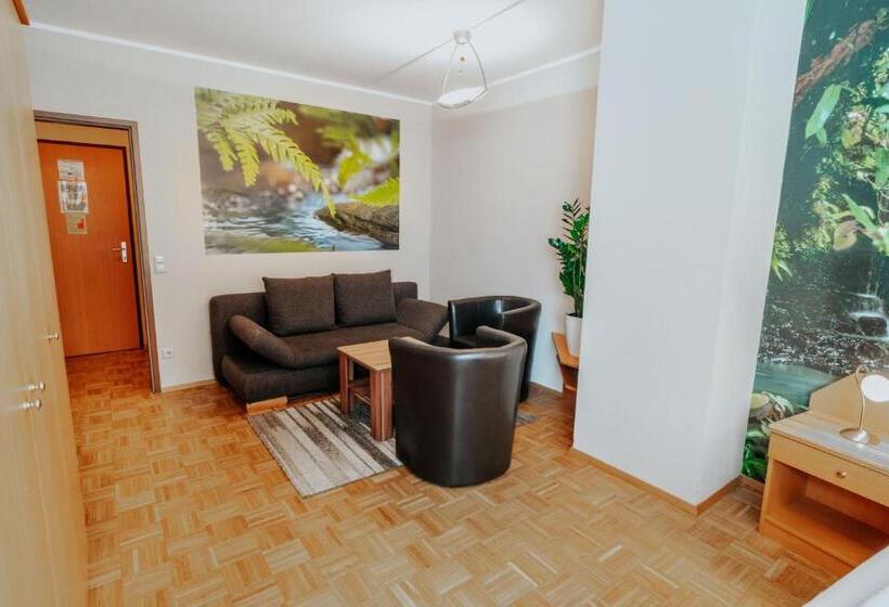 Полулюкс, Am Kapuzinerplatz