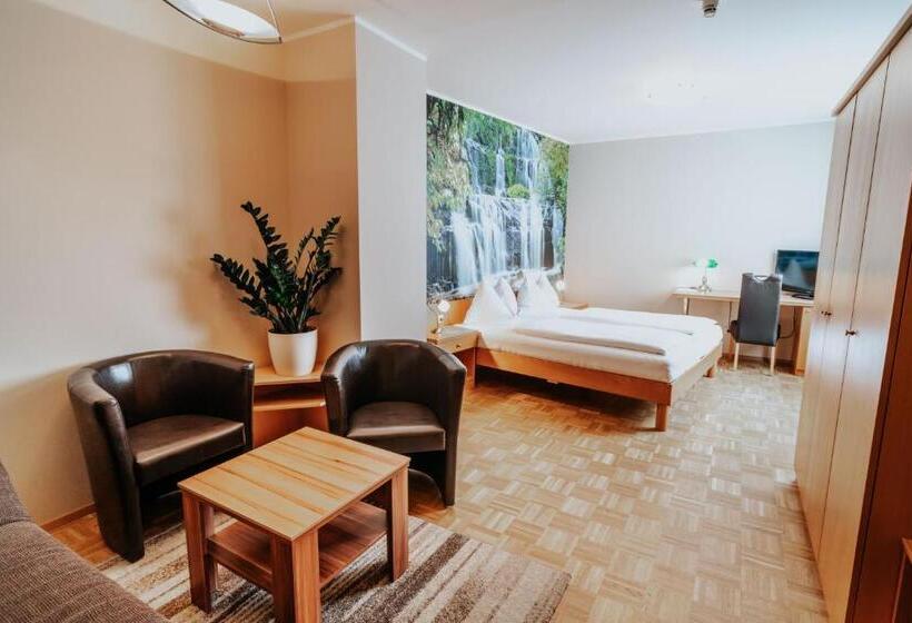 Полулюкс, Am Kapuzinerplatz