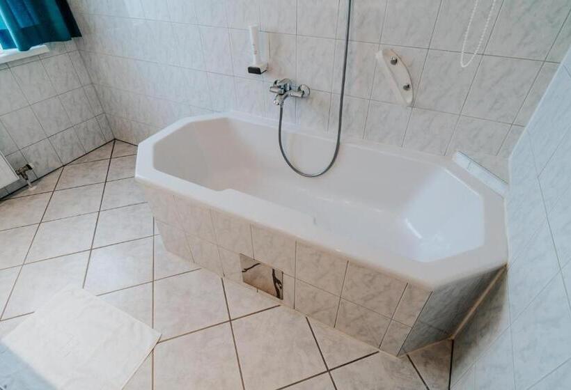 Полулюкс с Балконом, Am Kapuzinerplatz