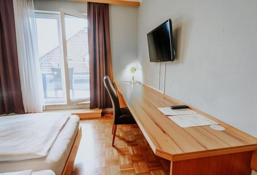 Номер Стандарт с Балконом, Am Kapuzinerplatz