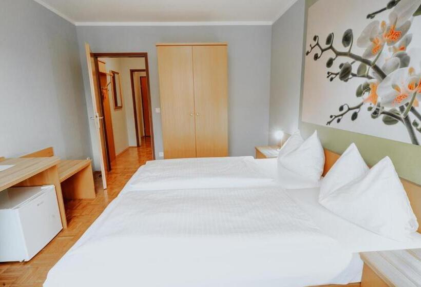 Номер Стандарт с Балконом, Am Kapuzinerplatz