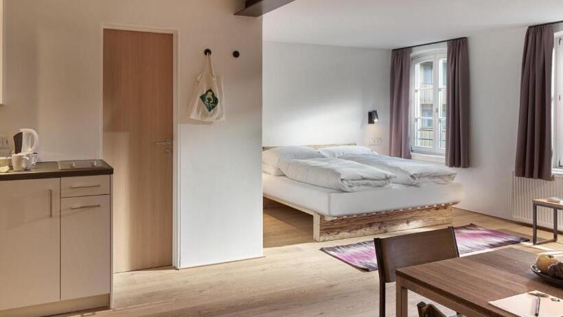 غرفة عائلية, Bären