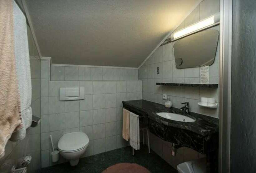 شقة غرفة واحدة, Naflerhof