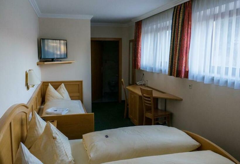 غرفة قياسية ثلاثية, Pension Ebnerwirt