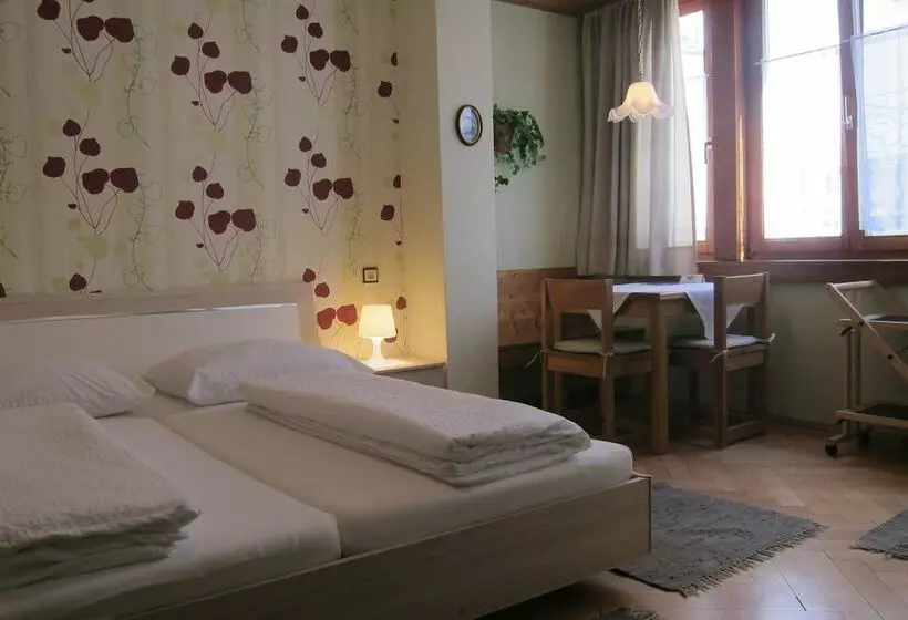 Standard Neljän Hengen Huone Jaettu Kylpyhuone, Pension Sonne Bed & Breakfast