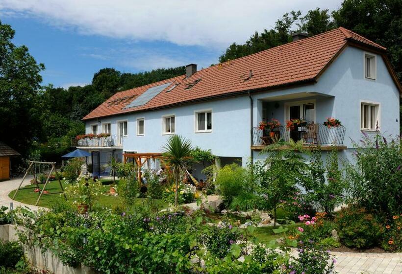 Comfort room with balcony, Privatzimmer Langthaler