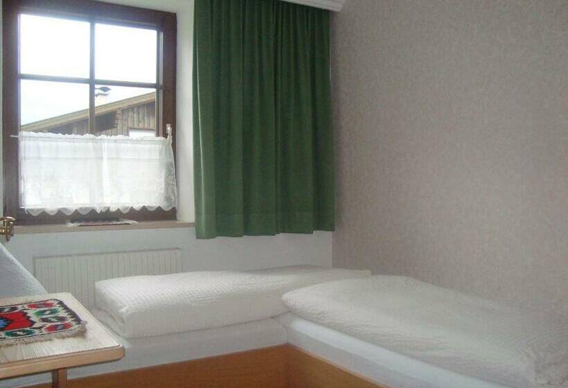 דירת שני חדרים עם מרפת, S'hoamatl