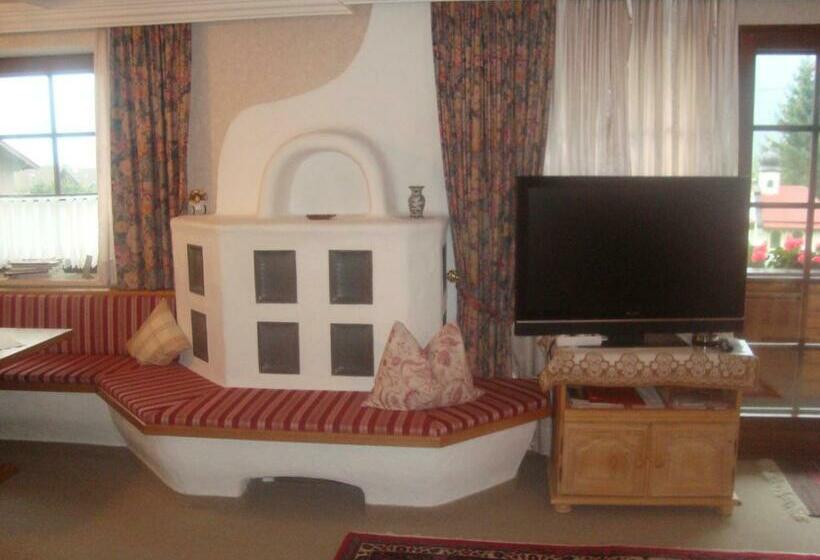 דירת שני חדרים עם מרפת, S'hoamatl