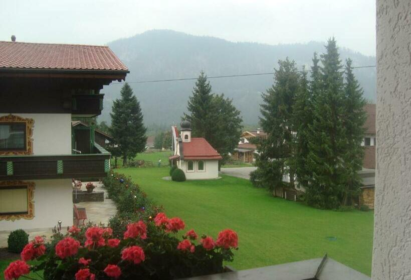 דירת שני חדרים עם מרפת, S'hoamatl