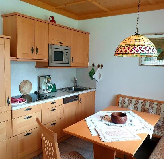 דירת שני חדרים עם מרפת, S'hoamatl