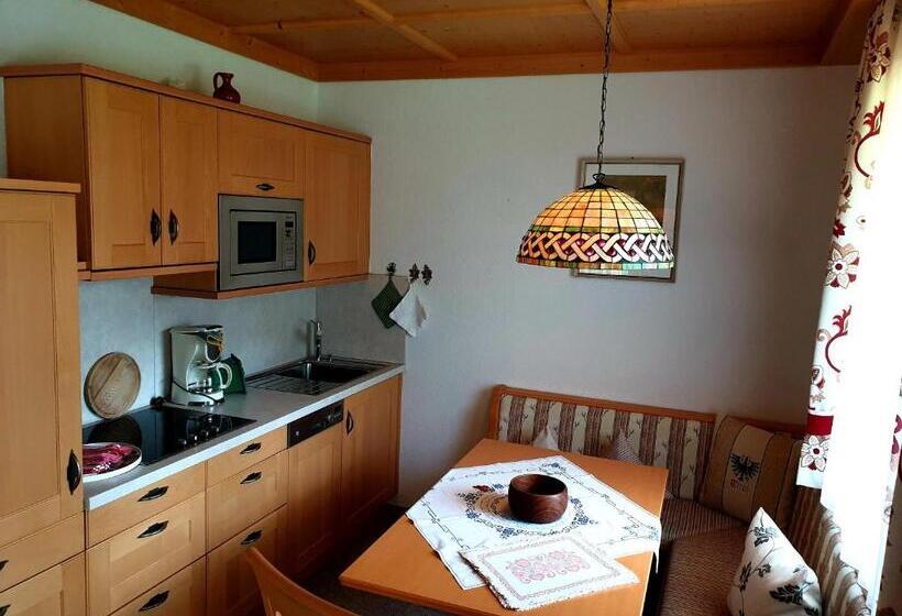 דירת שני חדרים עם מרפת, S'hoamatl