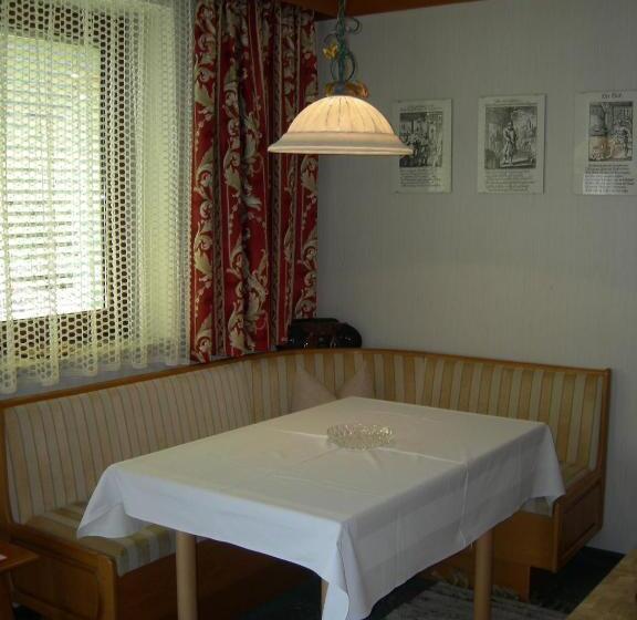 דירת שני חדרים עם מרפת, S'hoamatl