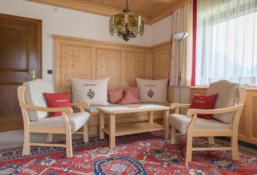 דירת שני חדרים עם מרפת, S'hoamatl