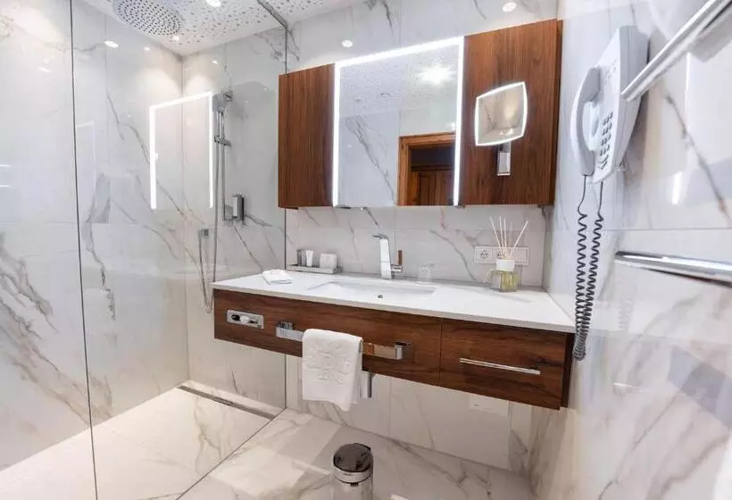 اتاق استاندارد یک نفره, Trofana Royal 5 Sterne Superior Resort