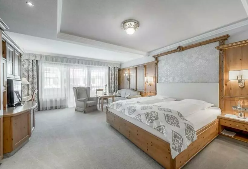 اتاق لوکس, Trofana Royal 5 Sterne Superior Resort