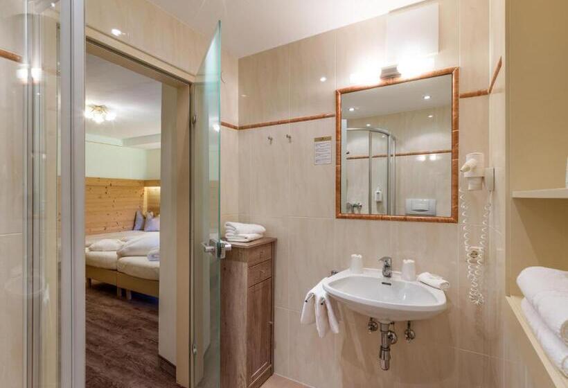 ジュニアスイート, Waldfriede Der Logenplatz Im Zillertal