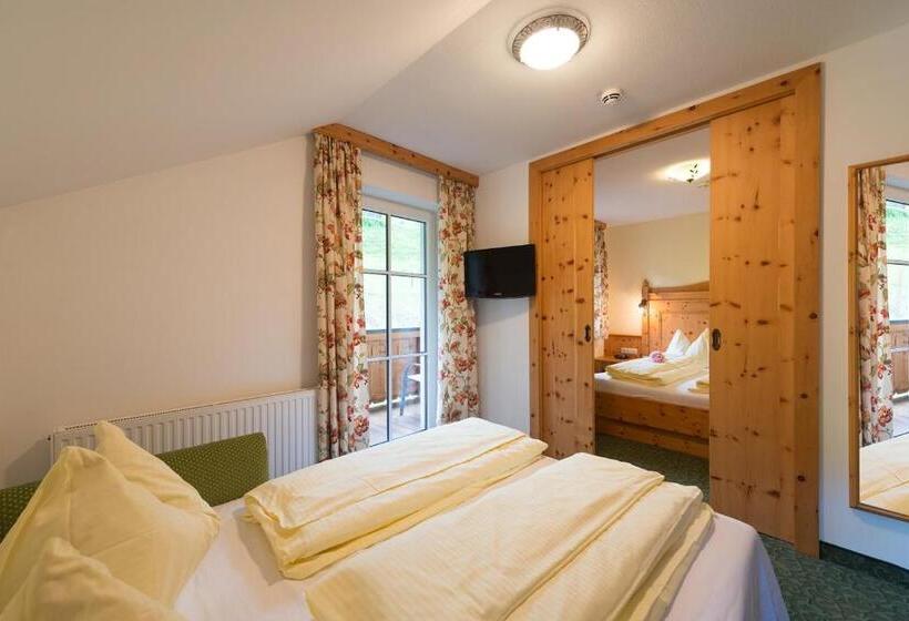 סטודיו משפחתי, Naturhotel Huettenwirt In Middle Of Nature