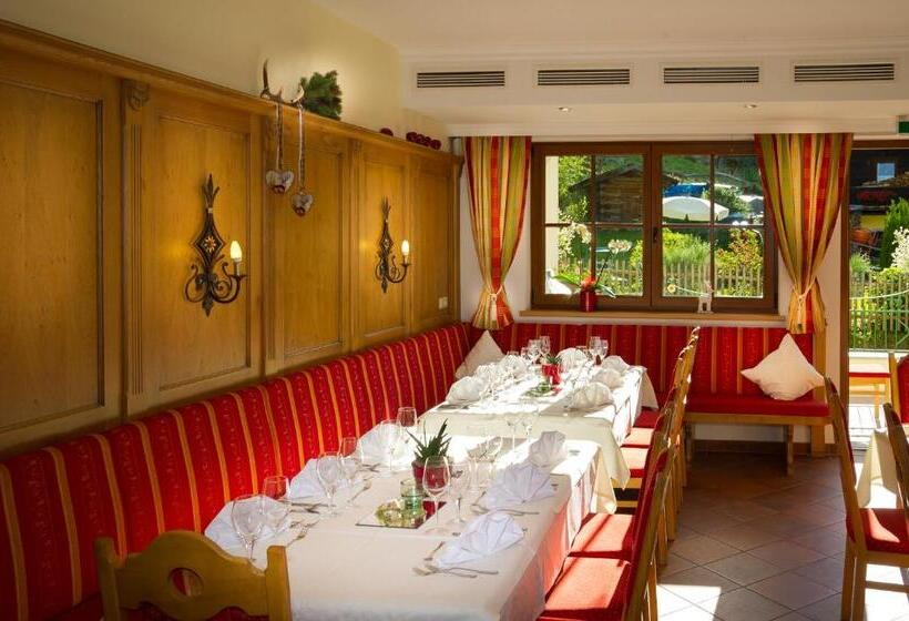 آپارتمان خانوادگی, Naturhotel Huettenwirt In Middle Of Nature