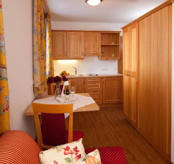 דירת משפחה, Naturhotel Huettenwirt In Middle Of Nature