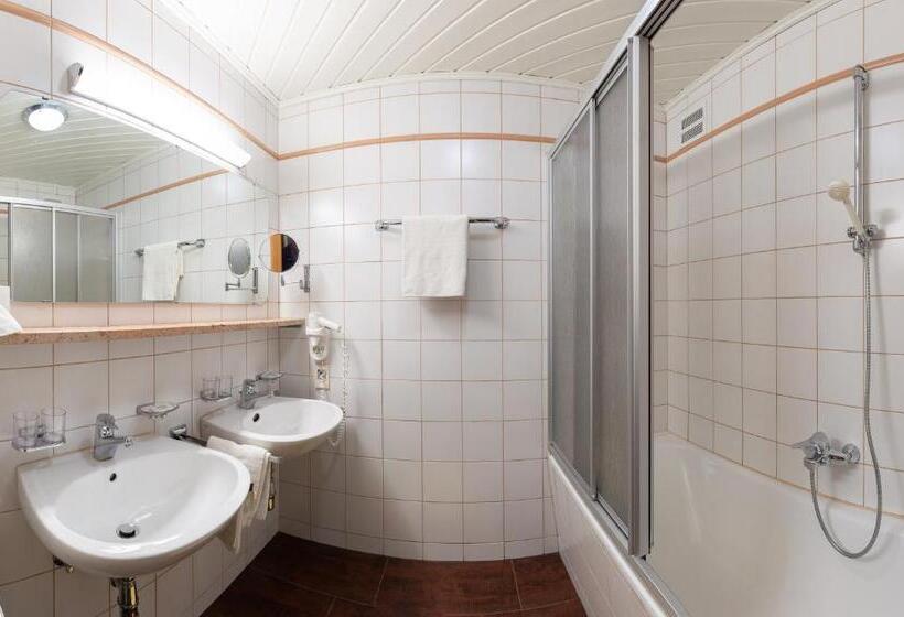 اتاق استاندارد سه نفره, Naturhotel Huettenwirt In Middle Of Nature