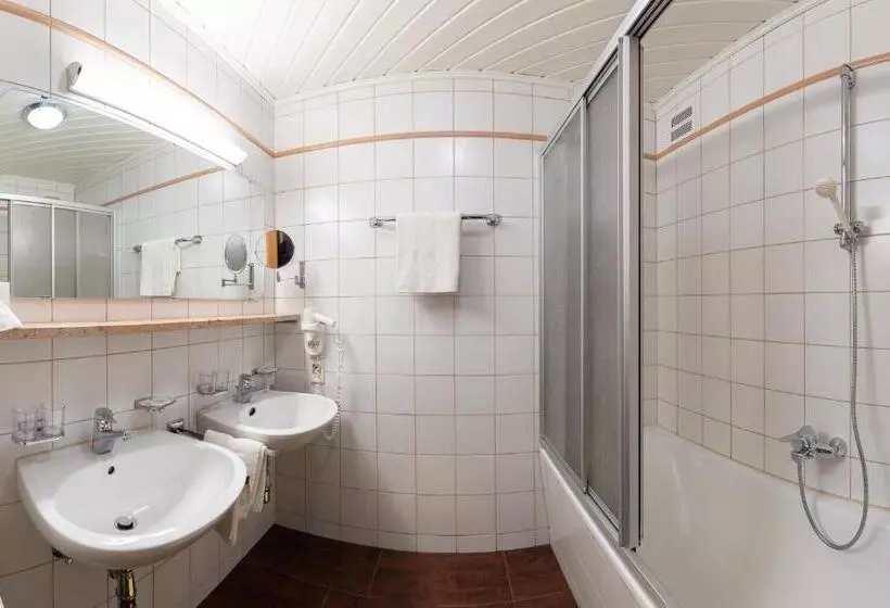 スタンダードトリプルルーム, Naturhotel Huettenwirt In Middle Of Nature