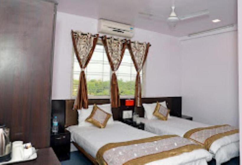 חדר דחוקס עם מיטת קינג, Asian International Hotel, Sangli