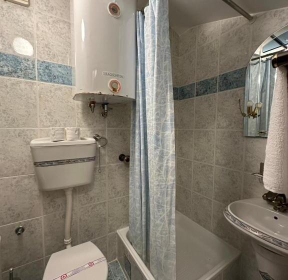 اتاق عادی یک تخته, Beatrix Lux