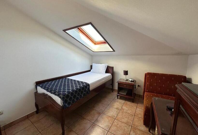 اتاق عادی یک تخته, Beatrix Lux