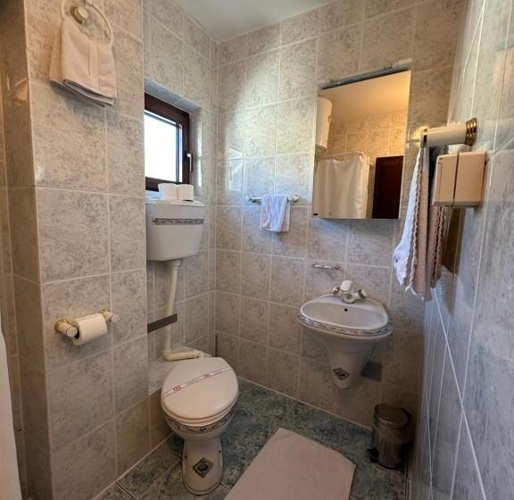 اتاق استاندارد, Beatrix Lux