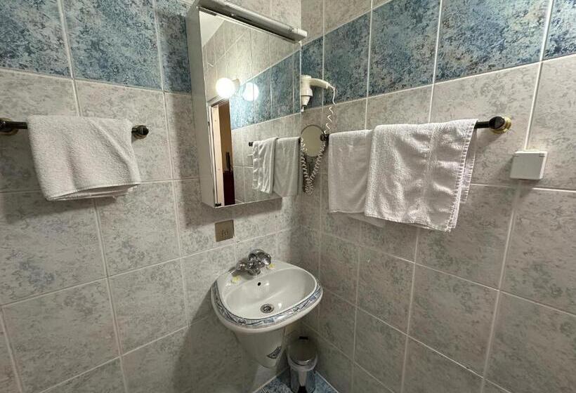 اتاق استاندارد, Beatrix Lux