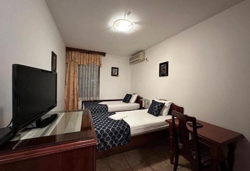 اتاق استاندارد, Beatrix Lux