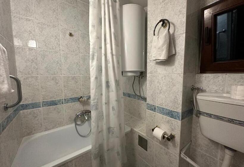 اتاق استاندارد سه نفره, Beatrix Lux