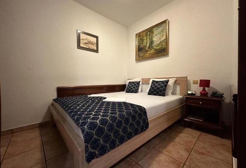 اتاق استاندارد چهارنفره با بالکن, Beatrix Lux