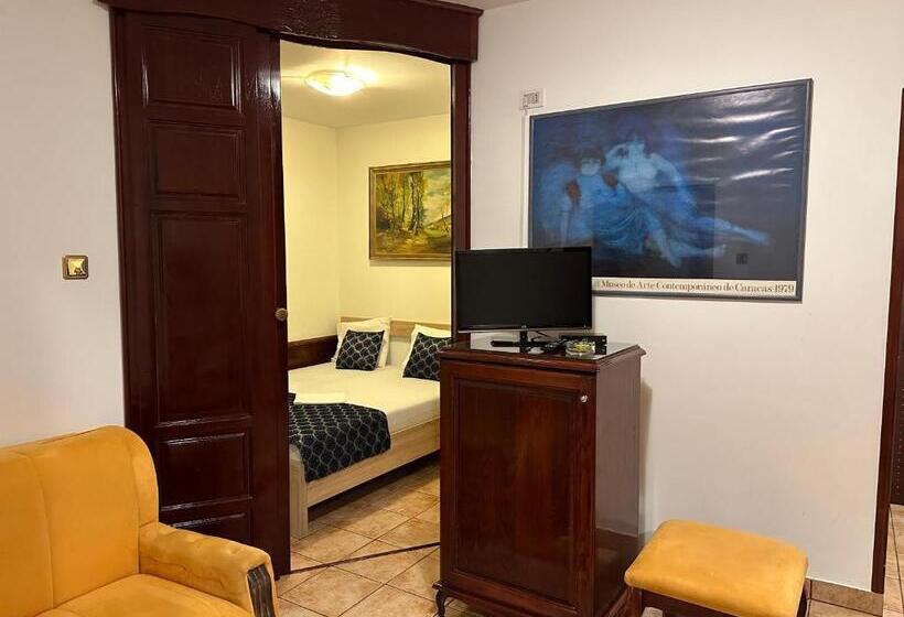 اتاق استاندارد چهارنفره با بالکن, Beatrix Lux