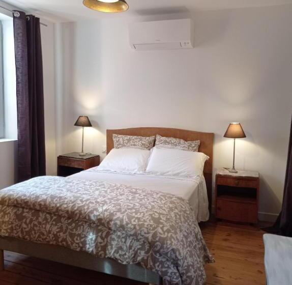 غرفة قياسية, Les Coulisses Du Château