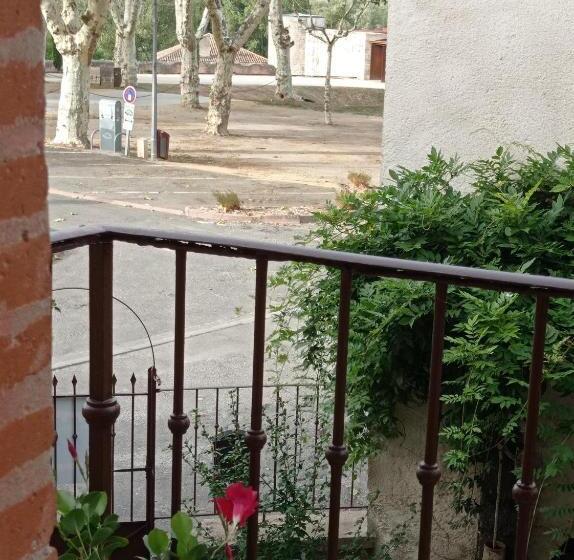 غرفة قياسية, Les Coulisses Du Château