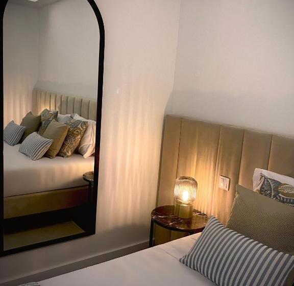 اتاق استاندارد با چشمانداز استخر, Blue Ancora