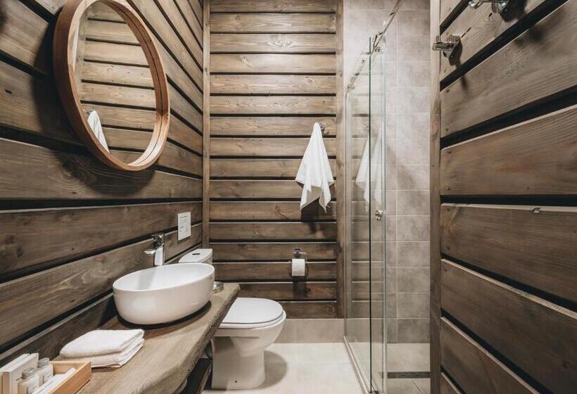 غرفة قياسية مزوَّدة بتراس, Dereville