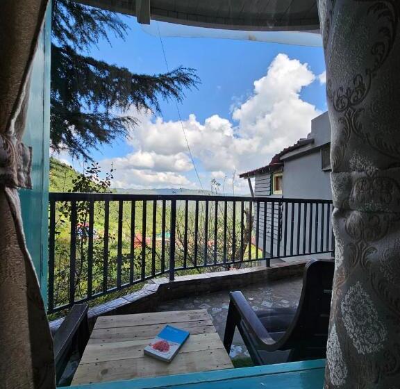 패밀리 룸 산 전망, Himalayan Havenwood