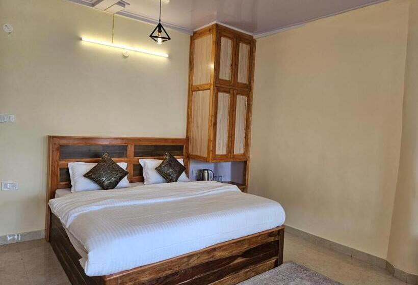 패밀리 룸, Himalayan Havenwood