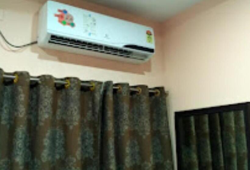 غرفة ديلوكس, Jai Palace Wardha