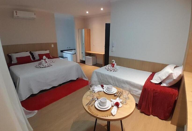 חדר סטנדרט לשלושה, Lc Palace