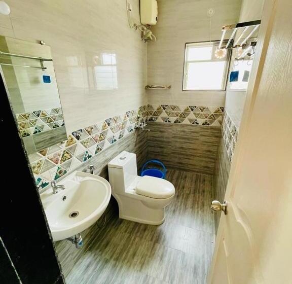 סוויטה עם מרפסת, Rsa Residency