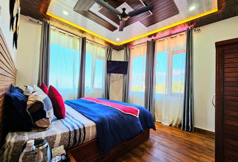 マウンテンビュースタンダードルーム, The Tulip Bir