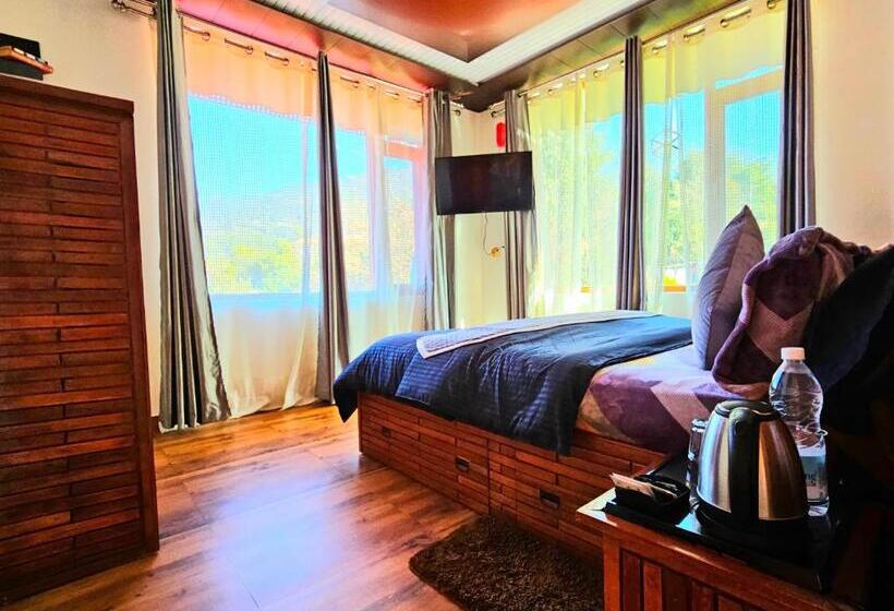 マウンテンビュースタンダードルーム, The Tulip Bir