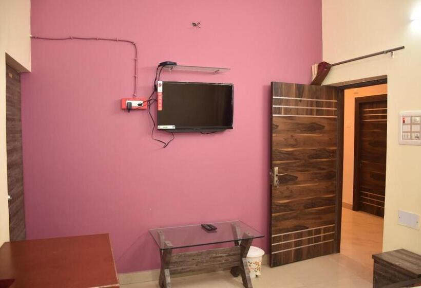 Номер Deluxe, Tulsi